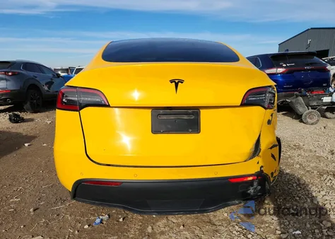 2021 Tesla Model Y z USA, uszkodzony, nr VIN 5YJYGDEE5MF151983